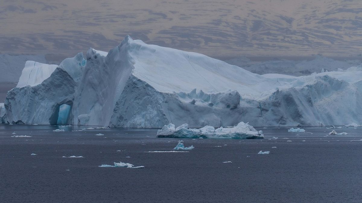 Vědci jsou zděšení. Na ledovcovém cípu Grónska poprvé v historii pršelo